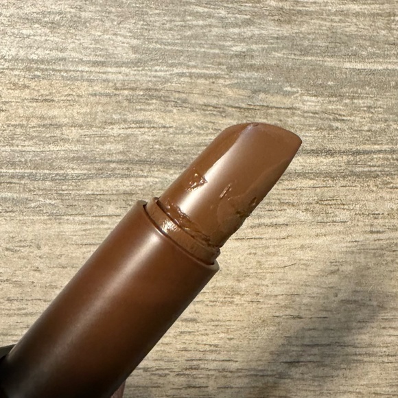 Huda Beauty "Self-Made" lipstick - Picture 5 of 9